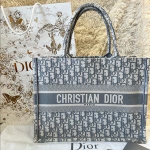 SOLD Authentic ChristianDior M DIOR TOTE3️⃣7️⃣0️⃣0️⃣
